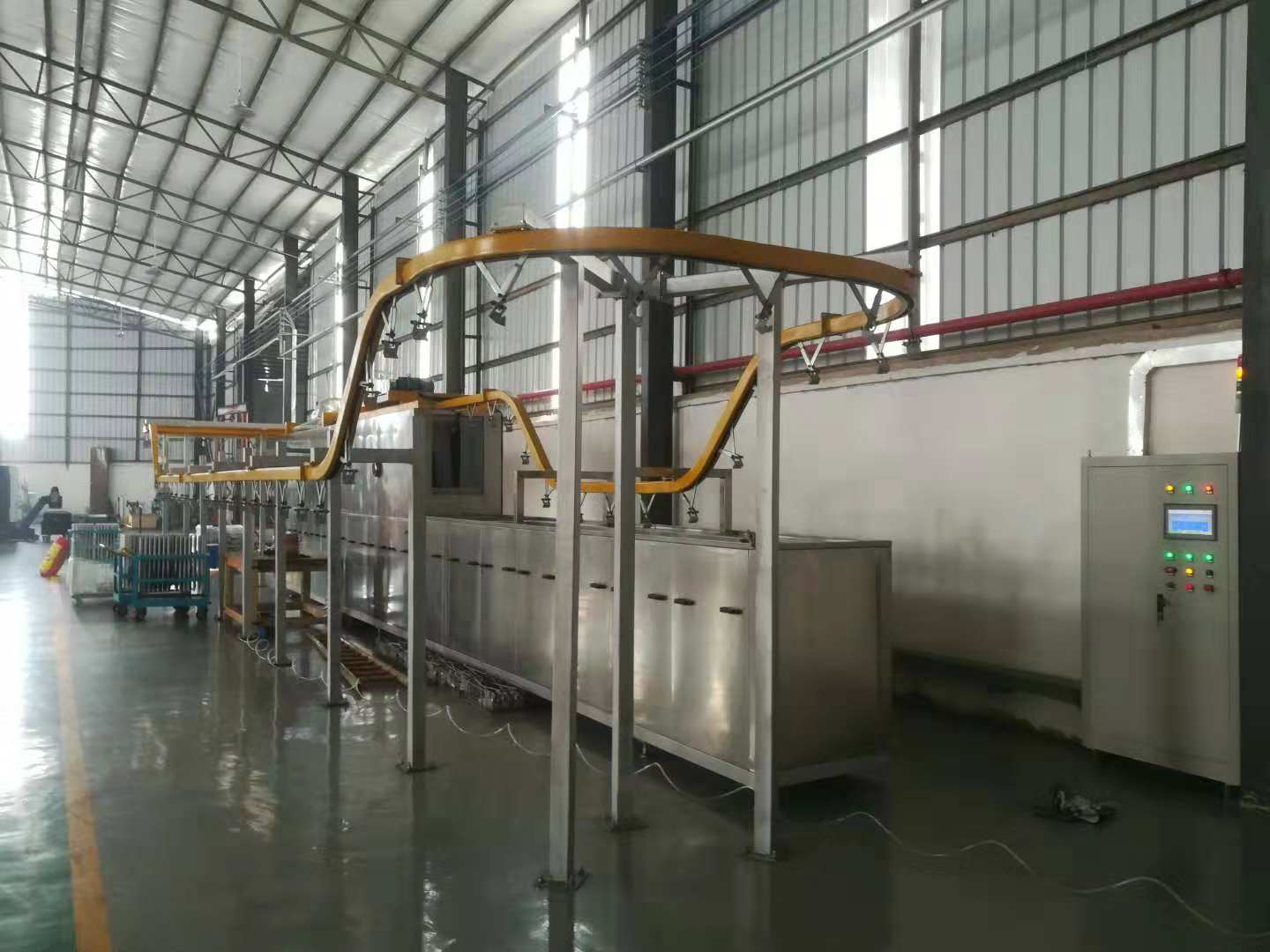 懸掛式超聲波清洗烘干機(jī)(圖3) 懸掛式超聲波清洗烘干機(jī)(圖3)