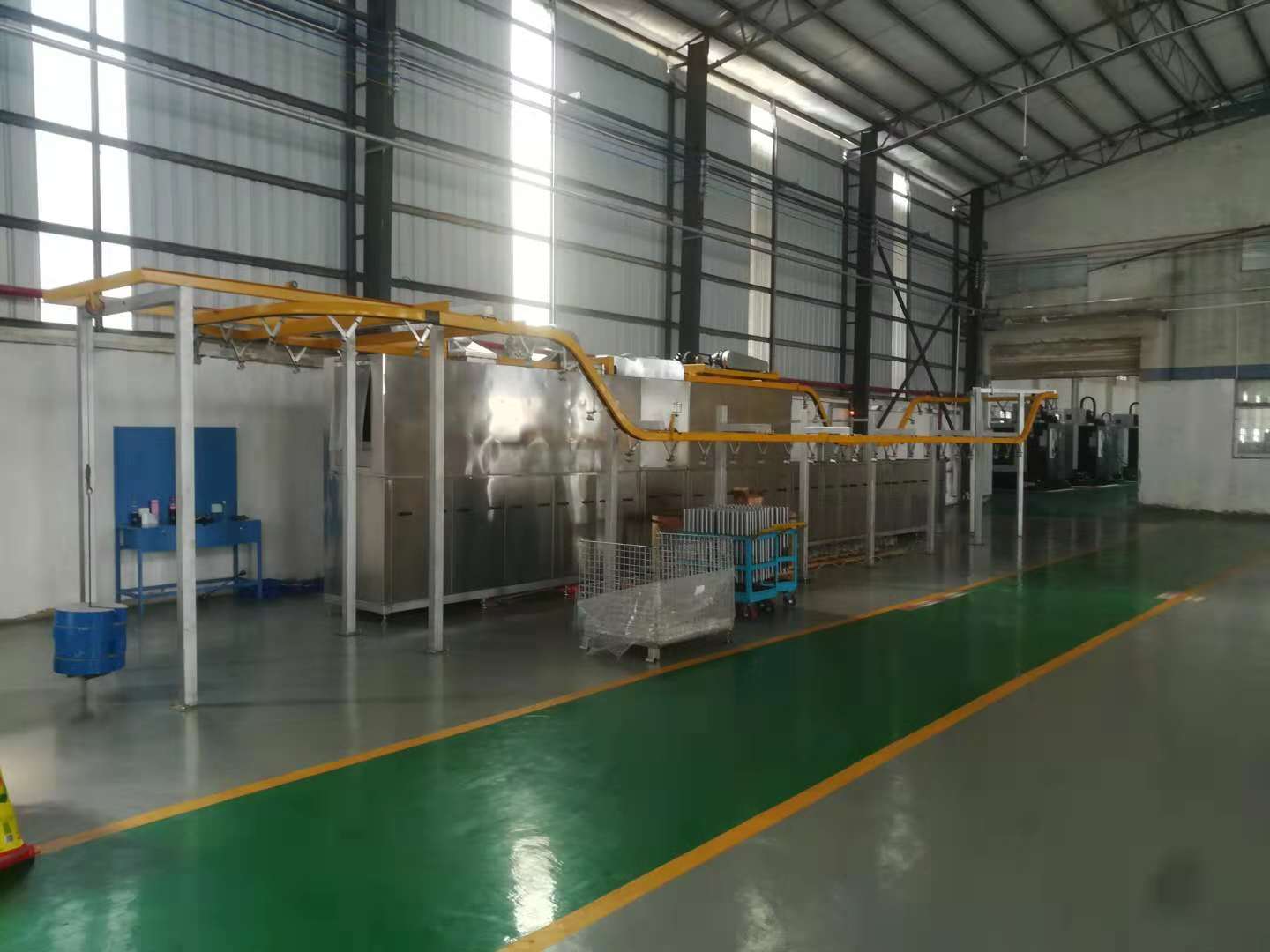 懸掛式超聲波清洗烘干機(jī)(圖5) 懸掛式超聲波清洗烘干機(jī)(圖5)